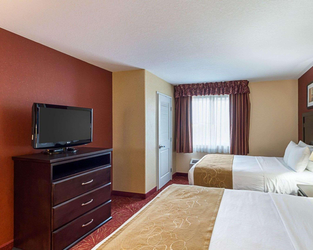 Bedroom 3, Comfort Suites Wichita, Sedgwick