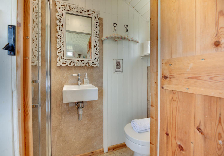 Bathroom 3, The Shepherds Hut, Northumberland