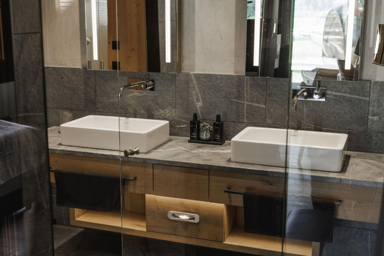 Bathroom 4, Sportresidenz Zillertal - 4 Sterne Superior, Schwaz