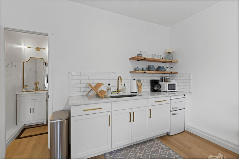 Others 2, Mountain Views, Rainfall Shower, Studio Apartment, El Paso
