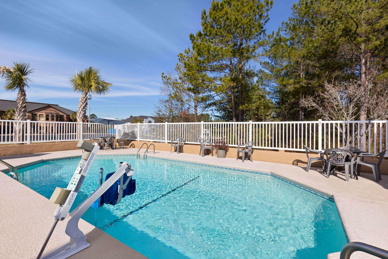 Sport & Beauty 4, Travelodge by Wyndham Perry GA, Houston