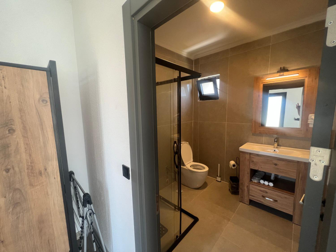 Bathroom 2, Tolstoy'un Bisikleti Gokceada, Gökçeada