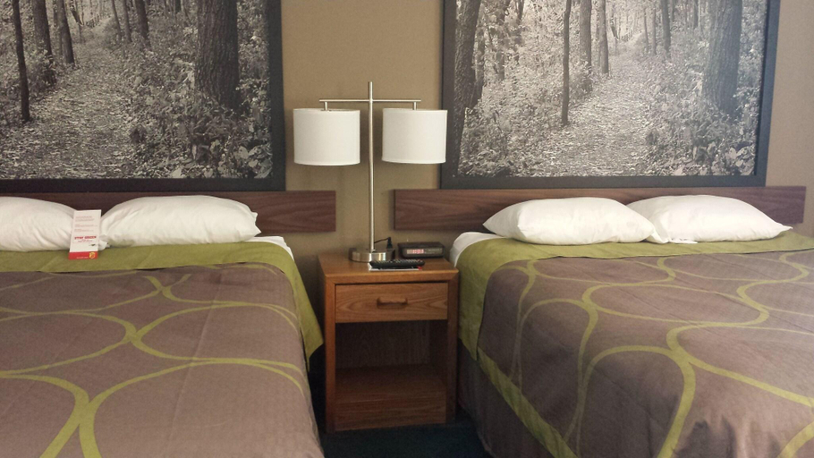Bedroom 3, Super 8 by Wyndham Pella, Marion