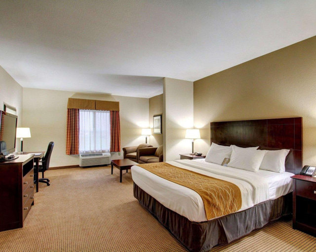 Bedroom 3, Comfort Inn & Suites Alvarado, Johnson