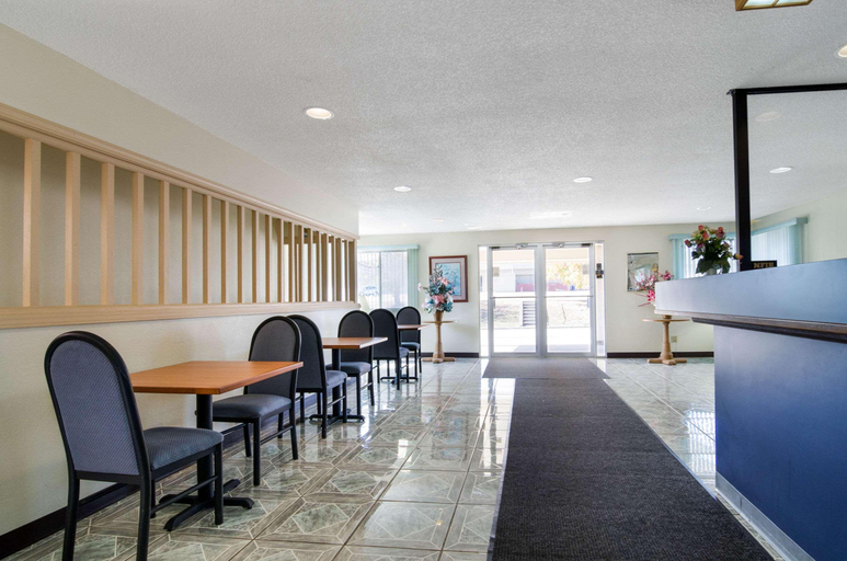 Public Area 2, Econo Lodge Emporia, Lyon