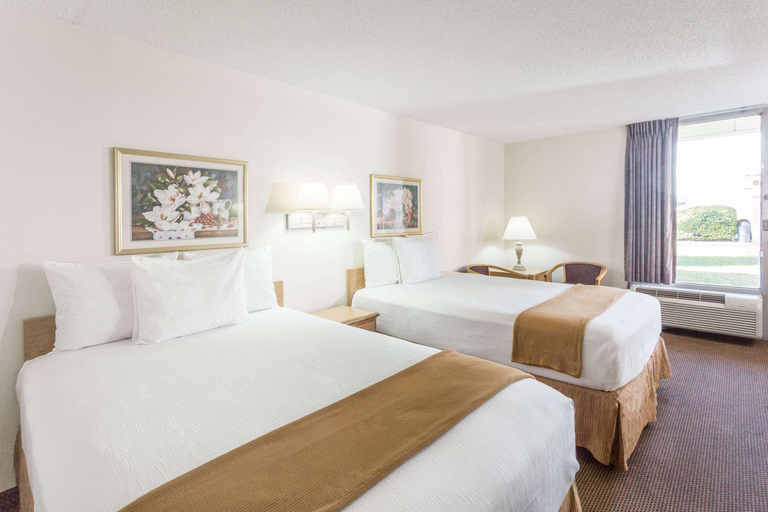 Bedroom 3, Days Inn By Wyndham Adel I-75, Cook