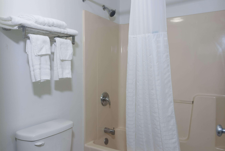 Bathroom 4, Super 8 by Wyndham Arkansas City KS, Cowley