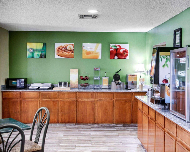 Food & Drinks 5, Quality Suites Baton Rouge East - Denham Springs, East Baton Rouge