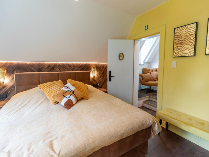 Bedroom 2, Luxurious villa with heated pool, Namur