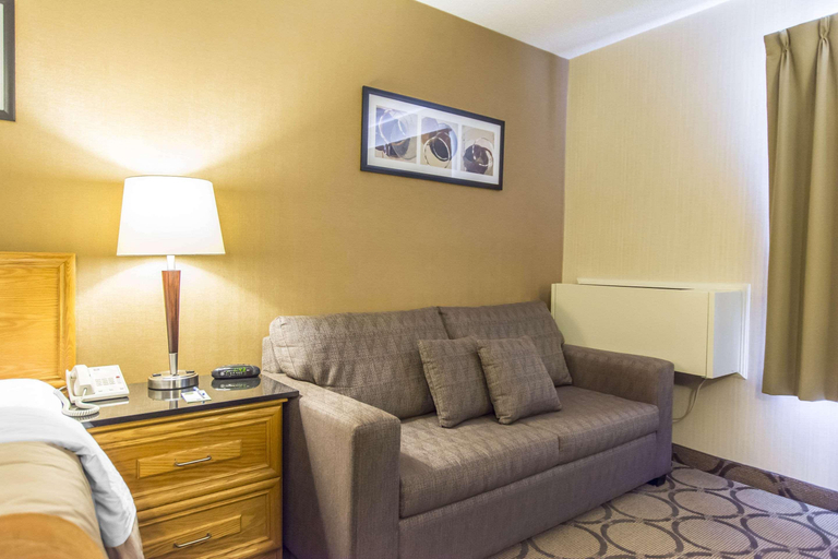 Bedroom 3, Comfort Inn, Yarmouth