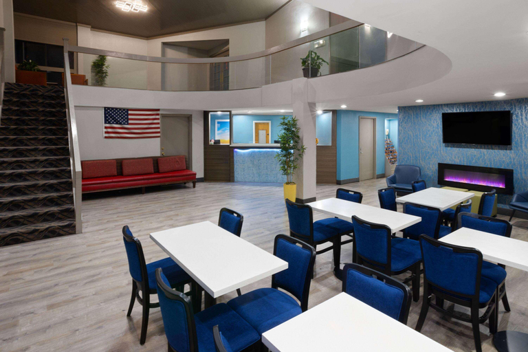 Public Area, Days Inn & Suites by Wyndham Northwest Indianapolis, Indianapolis