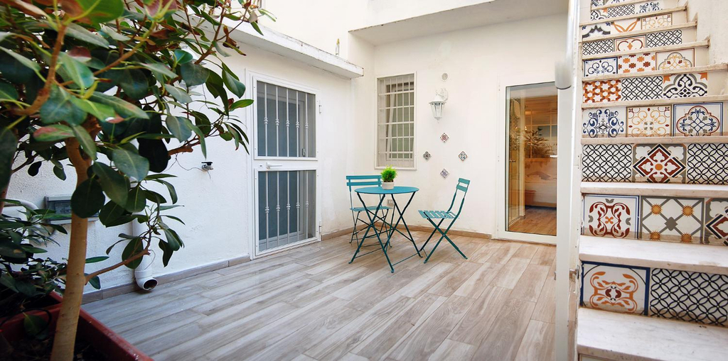 Exterior view 4, La Casa del Melo, Bari