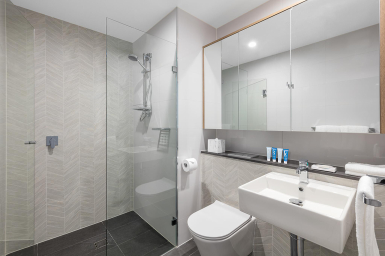 Bathroom 10
