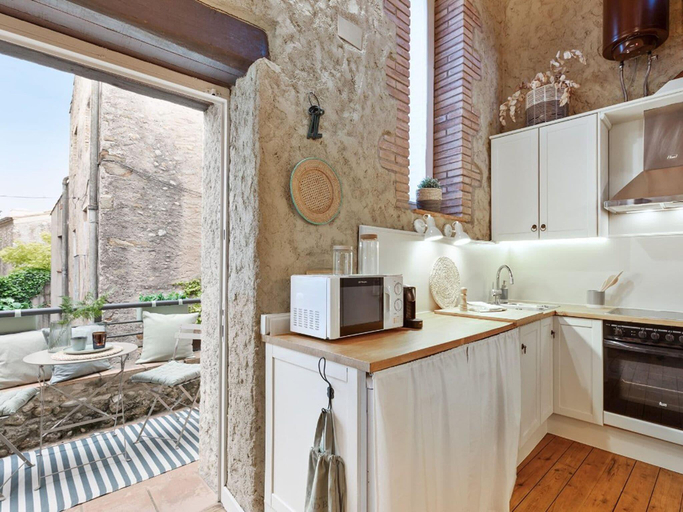 Others 2, Charming Stone House near Beach Retreat, Girona