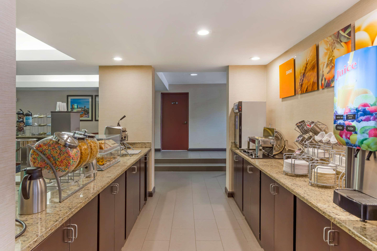 Food & Drinks 5, Comfort Suites Regency Park, Wake