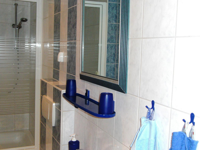 Bathroom, Apartment in Kirnitzschtal near Waterfall, Sächsische Schweiz-Osterzgebirge