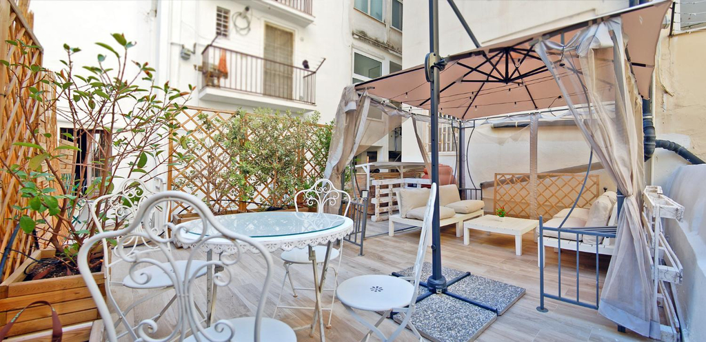 Exterior view 2, La Casa del Melo, Bari