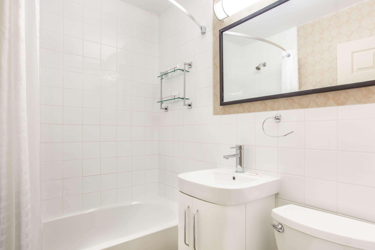 Bathroom 3, Howard Johnson by Wyndham Kingston, Frontenac