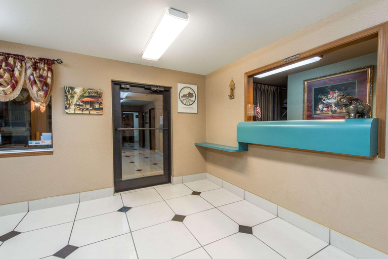 Public Area 3, Super 8 by Wyndham Elizabethtown, Hardin