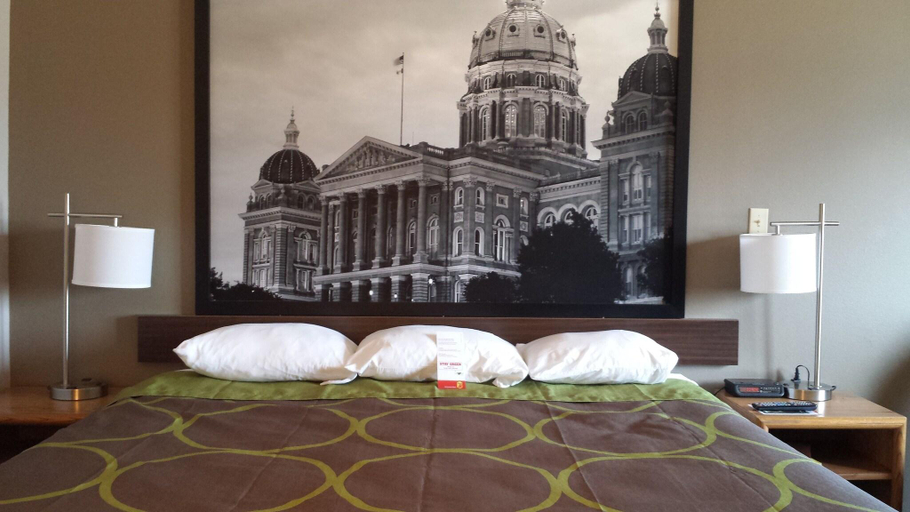 Bedroom 3, Super 8 by Wyndham Pella, Marion