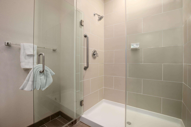 Bathroom 4, Baymont by Wyndham Hobbs, Lea