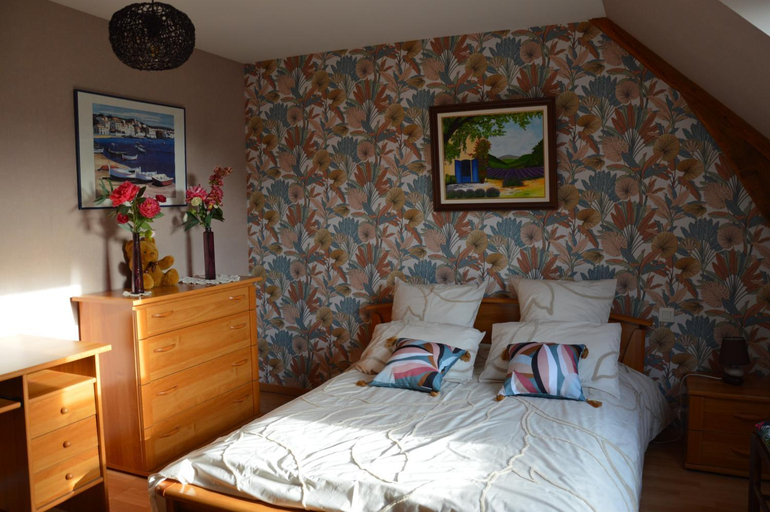Others 5, chambre sur un jardin fleuri, Orne