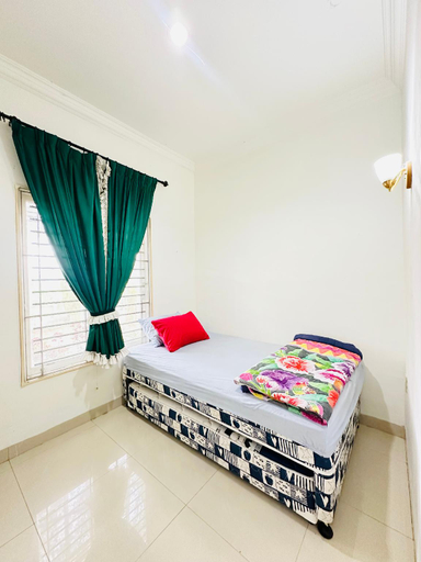 Bedroom 5, Villa Brastagi Highland 146 m2 (4 K.Tidur & 3 K.M), Karo