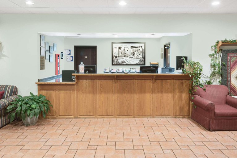 Public Area, Super 8 by Wyndham Monett, Barry