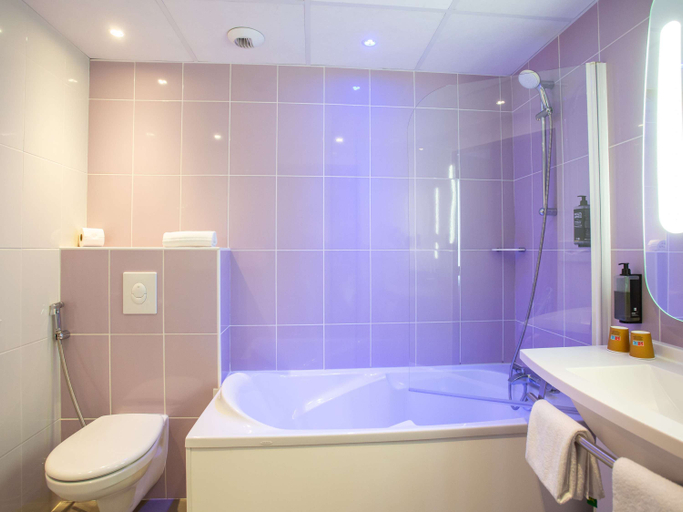 Bathroom 17