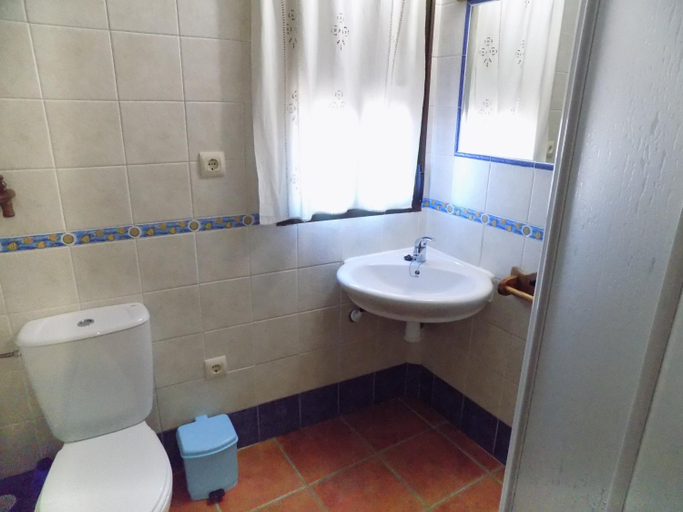 Bathroom, Fuente Del Gamellon, Cuenca