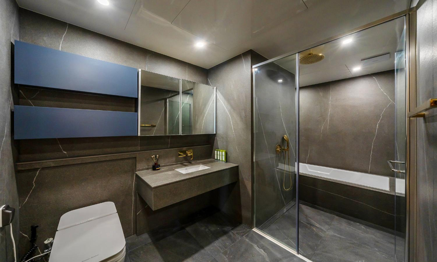 Bathroom 3, BOOKING THE BAY Busan Station, Dong