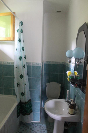 Bathroom 2, Mrija, Iaremchans'ka