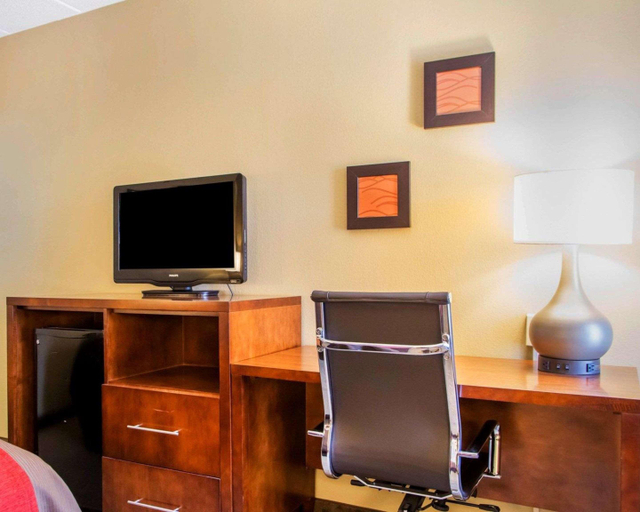 Bedroom 3, Comfort Inn Dayton - Huber Heights, Montgomery