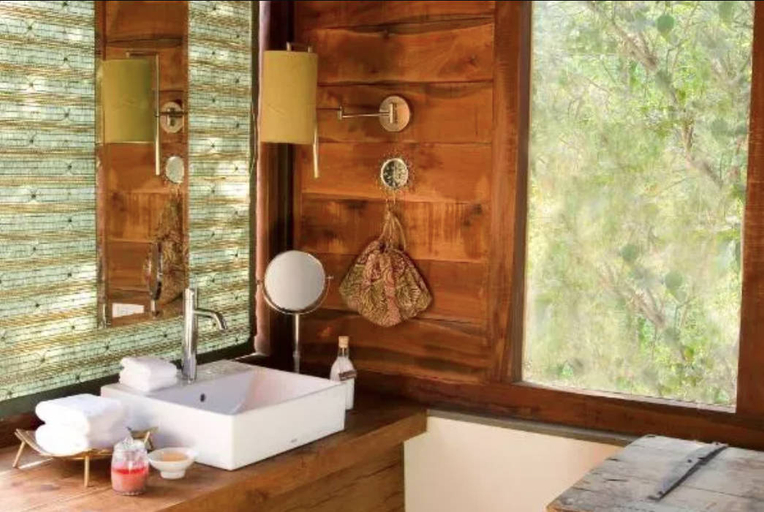 Bathroom 4, Baghvan A Taj Safari Pench National Park, Seoni