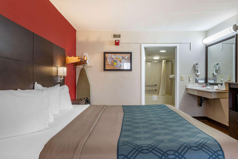 Bedroom 5, Travelodge By Wyndham North Charleston, Charleston