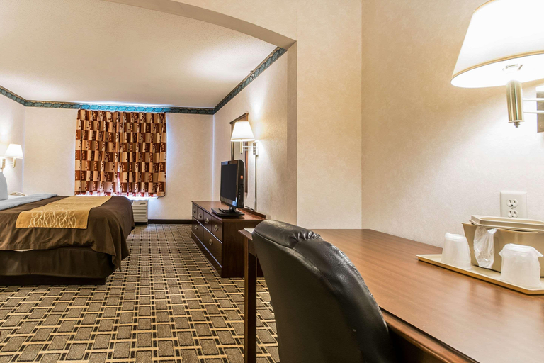 Bedroom 2, Quality Inn & Suites Evansville, Vanderburgh