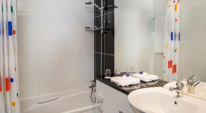 Bathroom 5, Park Inn by Radisson Palace Southend on Sea, Southend-on-Sea