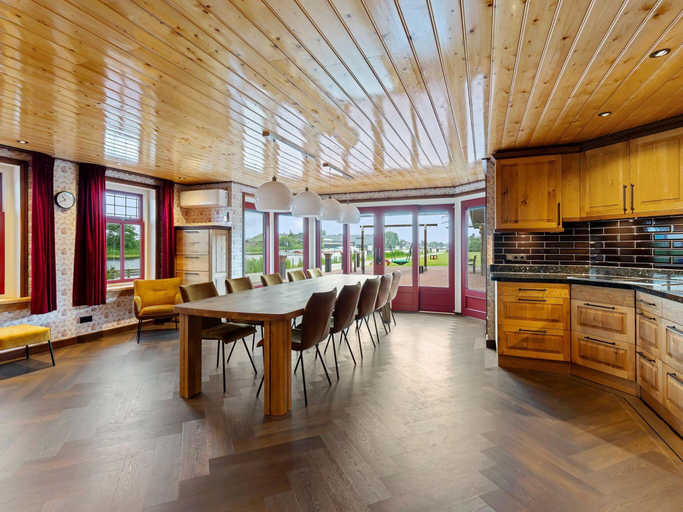 Food & Drinks 5, Forest House in Friesland with Sauna, Tytsjerksteradiel