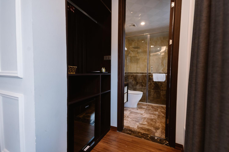 Bathroom 8