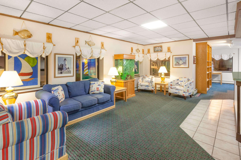 Public Area 2, Days Inn by Wyndham Alpena, Alpena