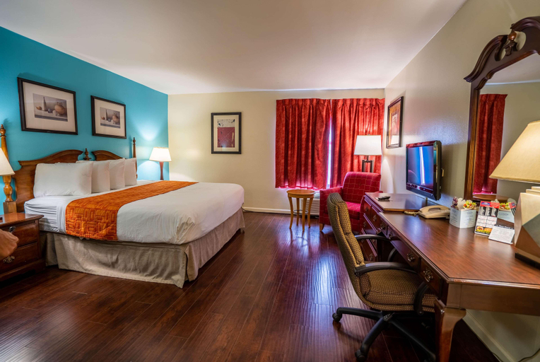 Bedroom 2, Howard Johnson by Wyndham Buena Park, Orange
