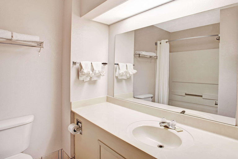 Bathroom 5, Hometown Place, Desoto