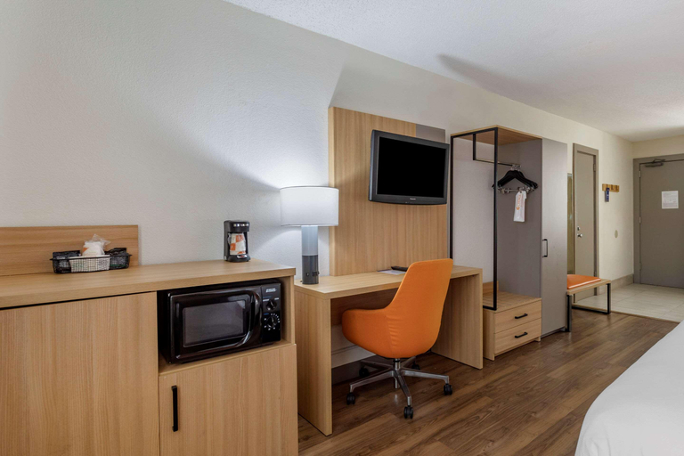Bedroom 3, Comfort Inn & Suites Nashville Stadium, Davidson
