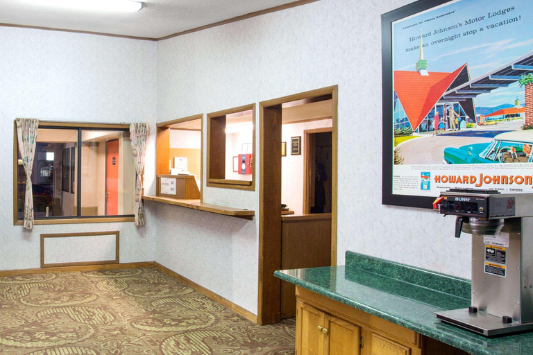 Public Area 2, Howard Johnson by Wyndham Wilmington, New Hanover