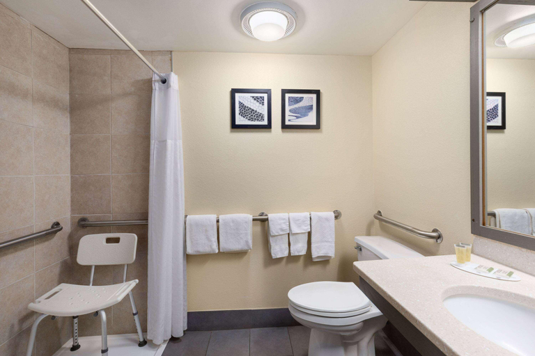 Bathroom 3, Travelodge by Wyndham Perry GA, Houston