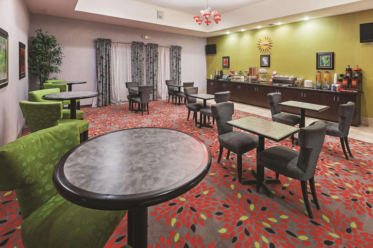 Food & Drinks 5, La Quinta Inn & Suites By Wyndham Decatur, Wise