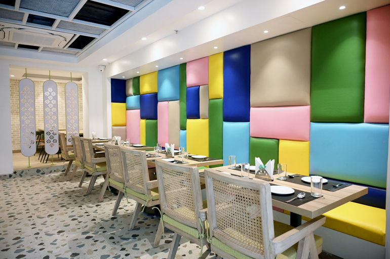 Business Facilities, Le Roi Express @ Karol Bagh, Delhi