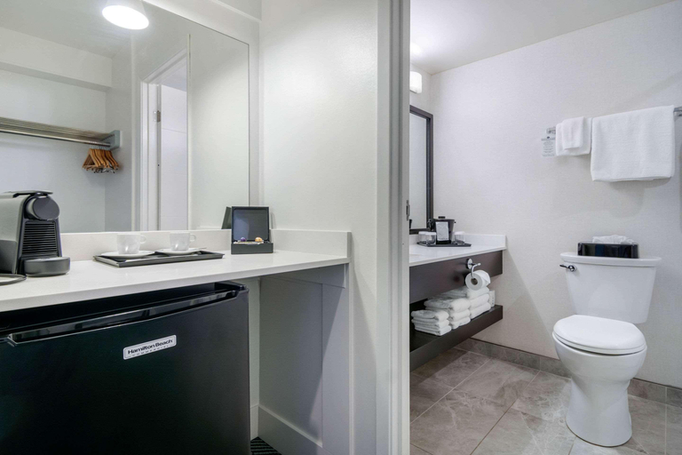 Bathroom 5, Bayside Resort, Ascend Hotel Collection, Nanaimo