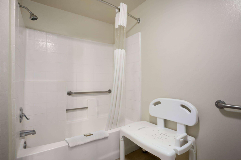 Bathroom 3, Howard Johnson by Wyndham Buena Park, Orange