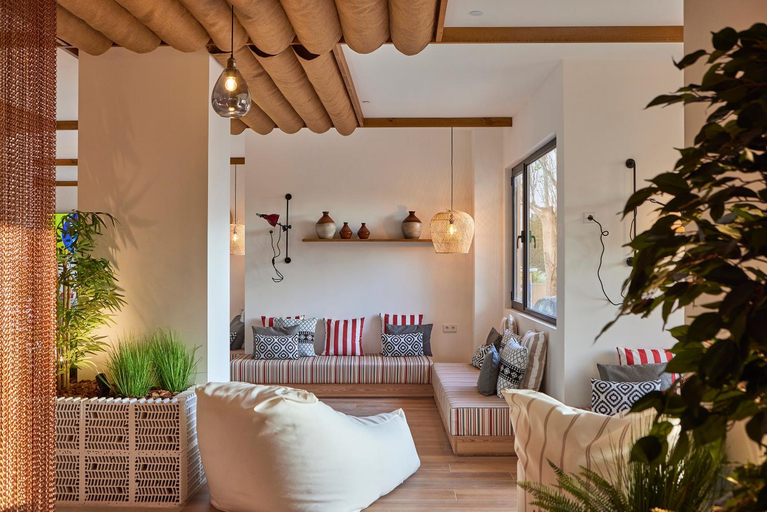Public Area 2, tent Palmanova, Baleares